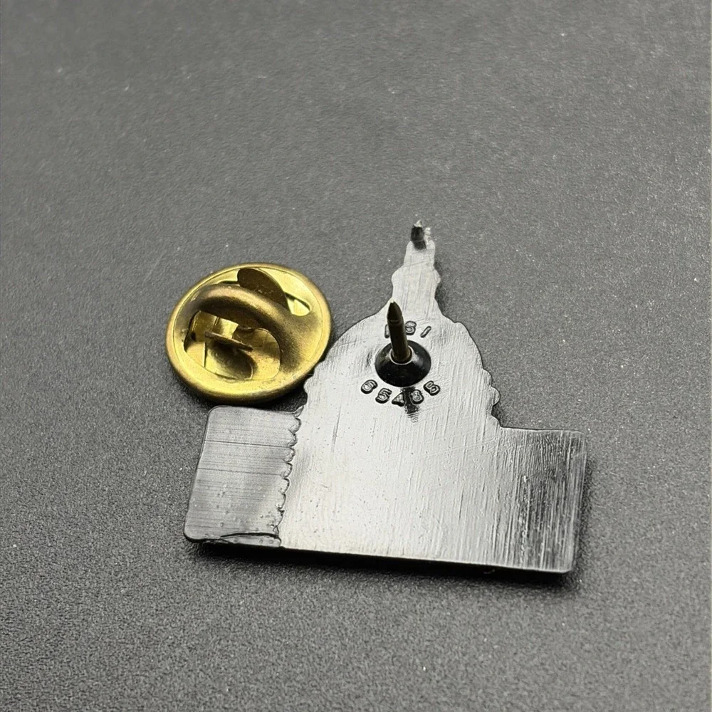 Jackson Mississippi‎ Convention & Visitors Bureau Plastic Lapel Hat Pin